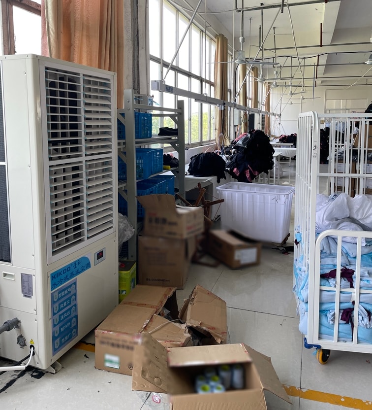 制衣廠整體降溫，安裝工業(yè)省電空調(diào)-立式雙風(fēng)口軸流機(jī)組